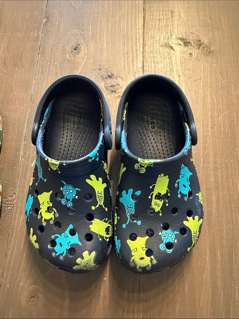 2 Pairs Boys Crocs Monsters & Christmas Holiday Plaid C9 Size - Picture 4 of 5